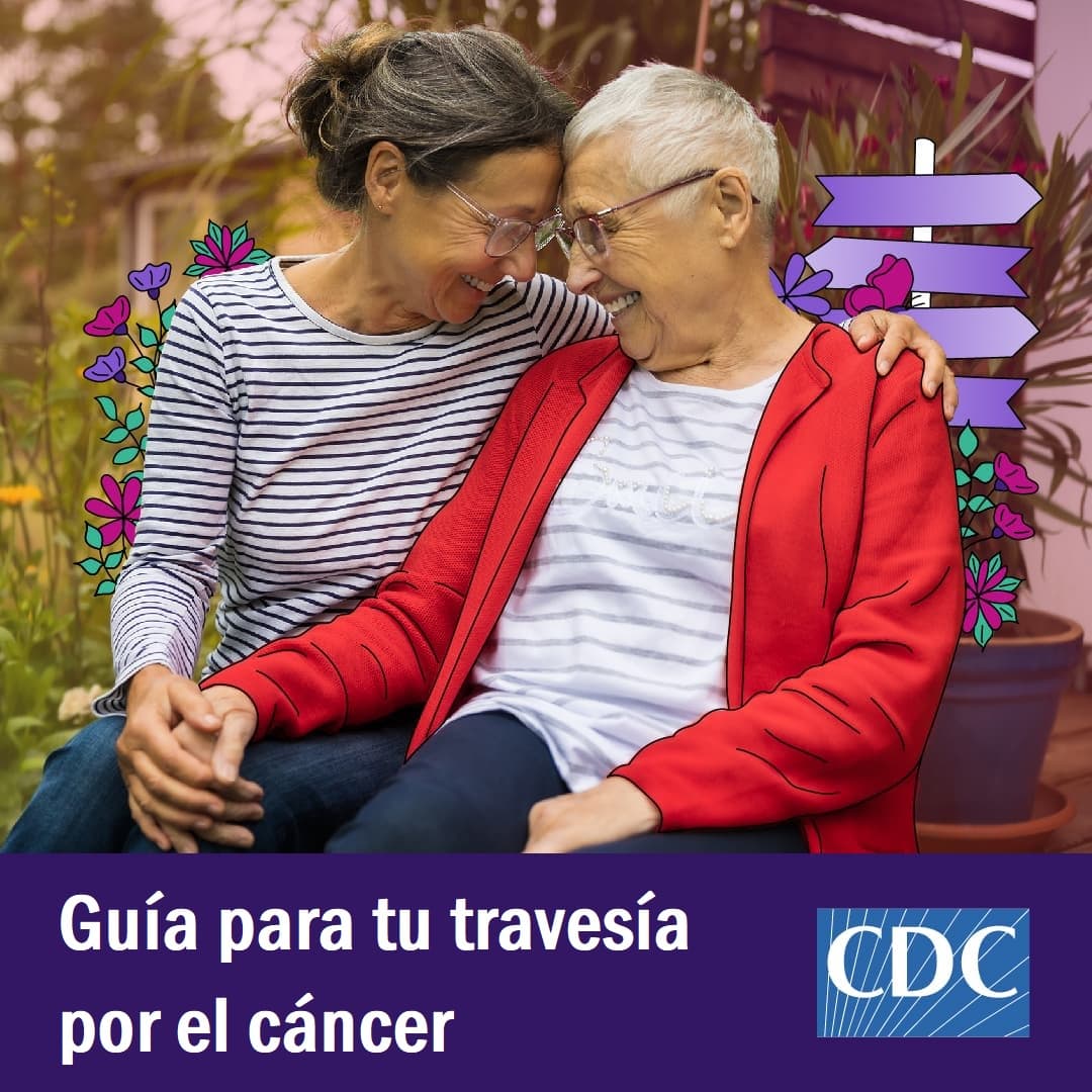 Dos mujeres sentadas al aire libre. El siguiente texto dice Guía para tu travesía por el cáncer