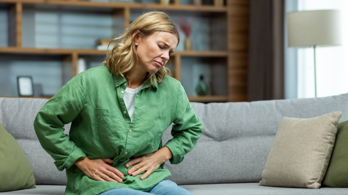 Symptoms a woman with abdominal pain
